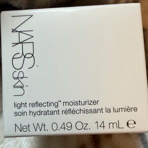 NARS Light Reflecting Moisturizer - White